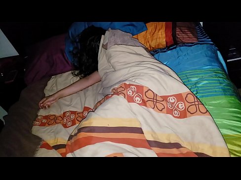 ❤️ Vicfilo kritikante sian junan duonpatrinon dum ŝi dormas. ❌ Porno ĉe porno eo.ttsex.ru ️❤